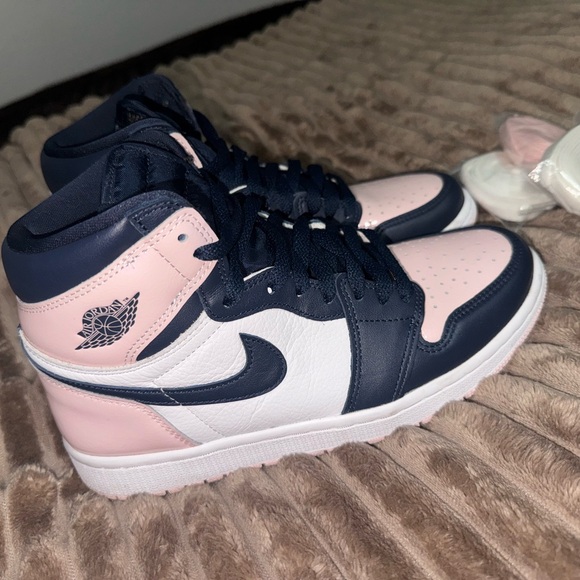 Air Jordan 1 Retro High OG ‘Bubble Gum’ - Picture 3 of 4